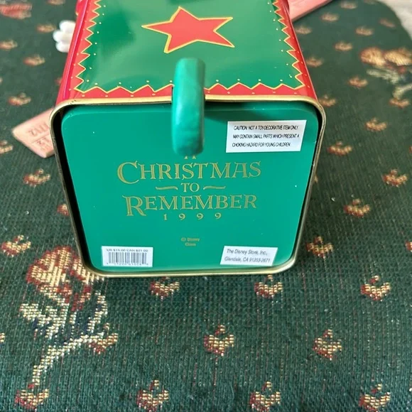 Disney’s Disney’s store exclusive Mickey in the box stocking holder - Picture 7 of 8